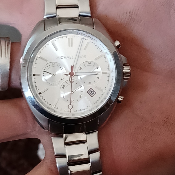 Watch - Picture 1 of 5